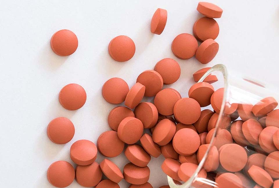 Lo que debes saber sobre el Ibuprofeno: Guía de uso, dosis y cómo proteger tu estómago